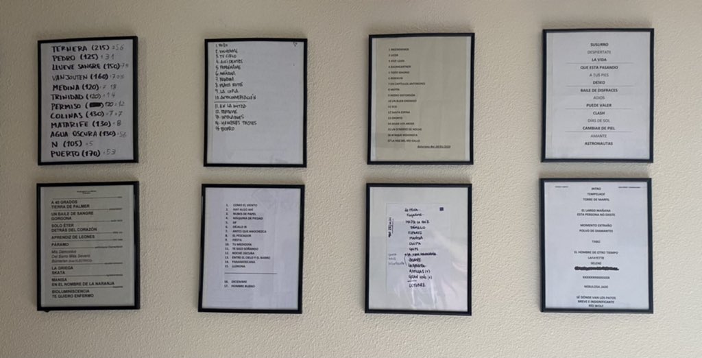 ainhoald's tweet photo. El wall of fame que vemos nada mas despertar! Conciertos disfrutados juntos!!! Y por muchos mas que colgar en la pared! Me faltan #turmalet que no tienen twitter y @NocturnosInfo que no me ha dejado etiquetarlos!! 😘😘😘 https://t.co/ruz9dq2vxx