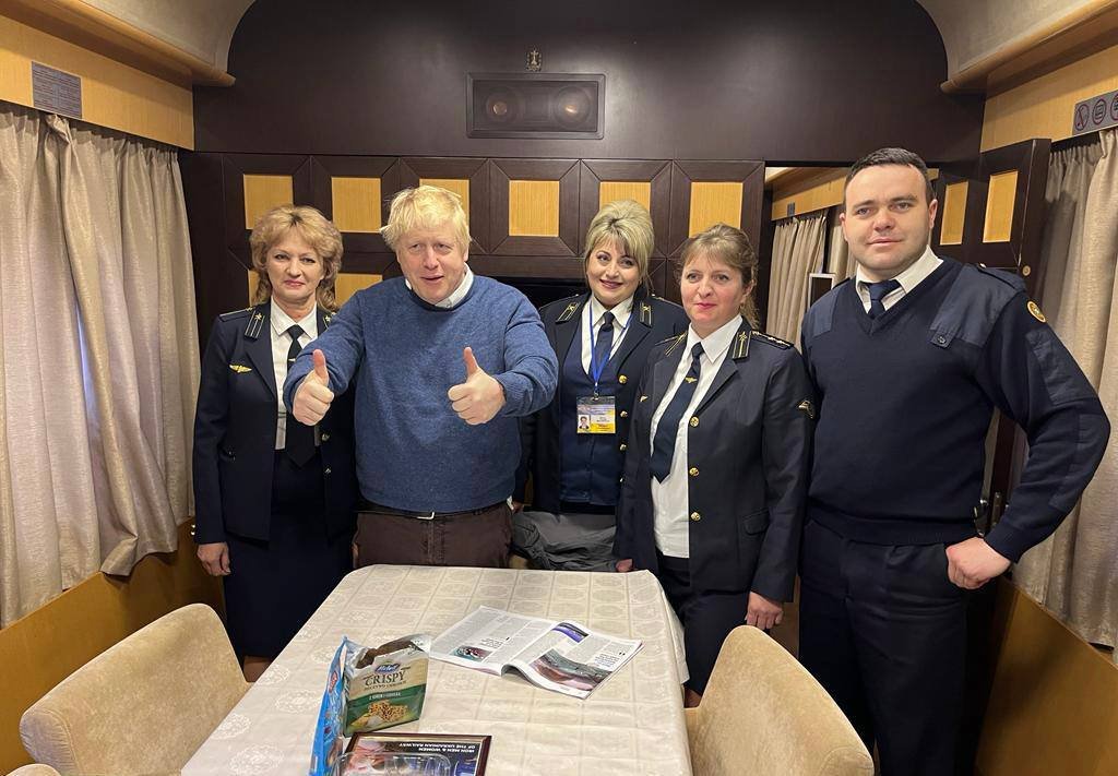 If you were curious how <a href="/BorisJohnson/">Boris Johnson</a> managed to get to Kyiv unnoticed on 9 April, here is the answer: our <a href="/Ukrzaliznytsia/">Ukrainian railways || Укрзалізниця</a> railroad workers know how to keep an intrigue.
t.me/up_strichka/60…