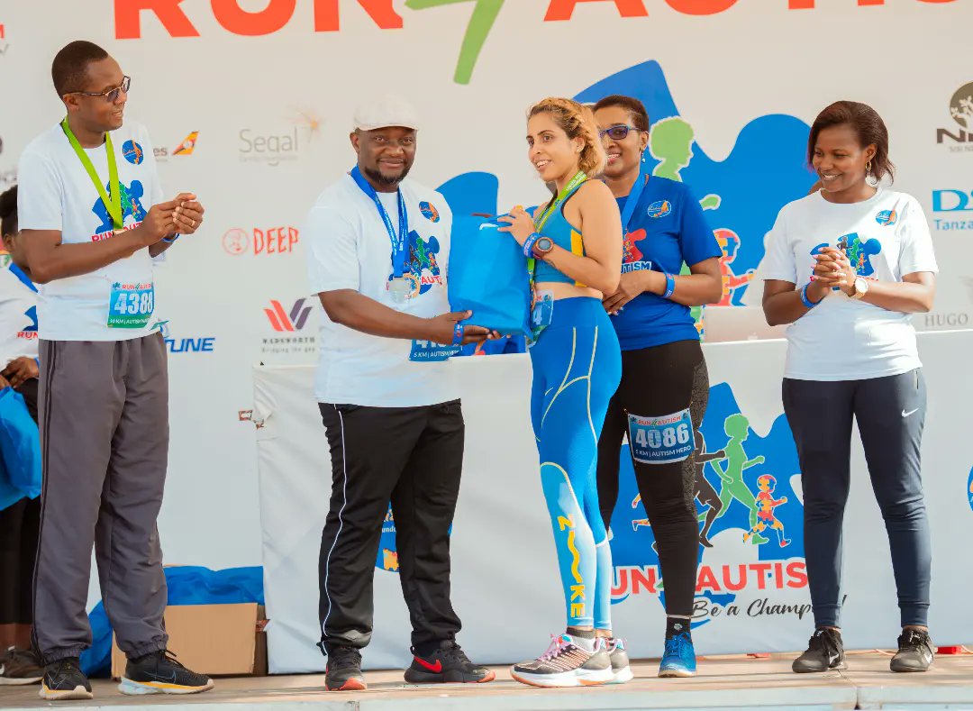 LukizaAutismFdn's tweet photo. Mgeni rasmi kwenye Mbio za #run4autism, Waziri wa Utamaduni, Sanaa na Michezo, Mhe. Mohamed Omary Mchengerwa akigawa zawadi kwa washindi walioibuka kidedea kwenye mbio za #run4autism hapa katika viwanja vya #GreenGrounds, Oysterbay Jijini Dar es Salaam.

@hildankabe @ian_georvine https://t.co/2c6lhny6E9