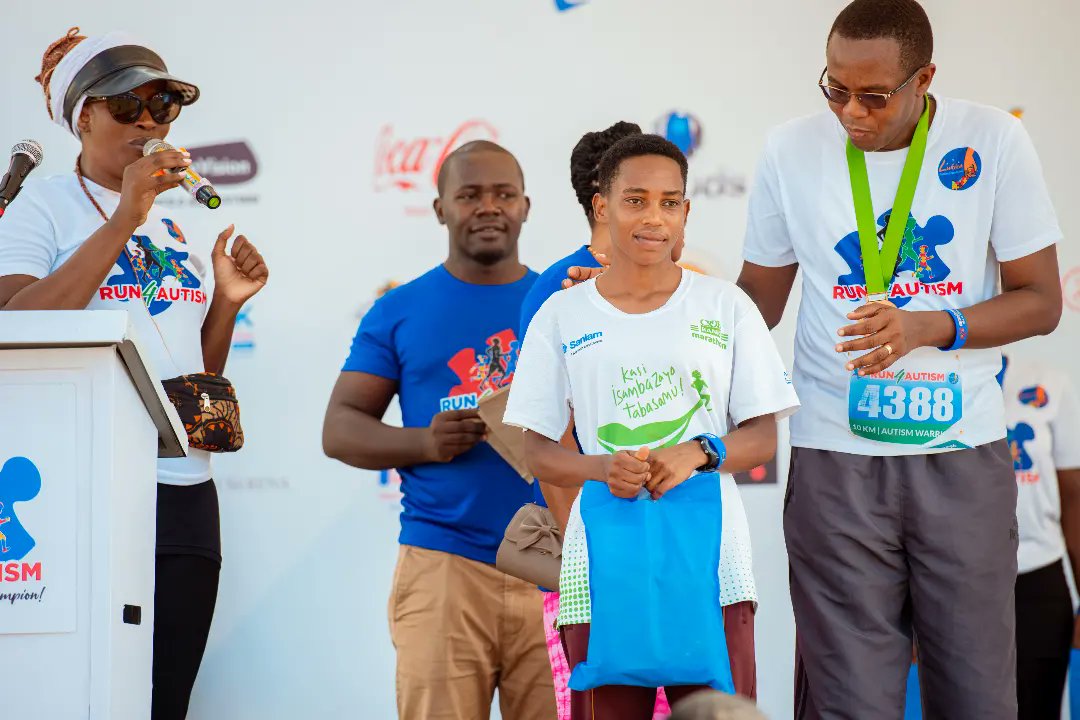 LukizaAutismFdn's tweet photo. Mgeni rasmi kwenye Mbio za #run4autism, Waziri wa Utamaduni, Sanaa na Michezo, Mhe. Mohamed Omary Mchengerwa akigawa zawadi kwa washindi walioibuka kidedea kwenye mbio za #run4autism hapa katika viwanja vya #GreenGrounds, Oysterbay Jijini Dar es Salaam.

@hildankabe @ian_georvine https://t.co/2c6lhny6E9