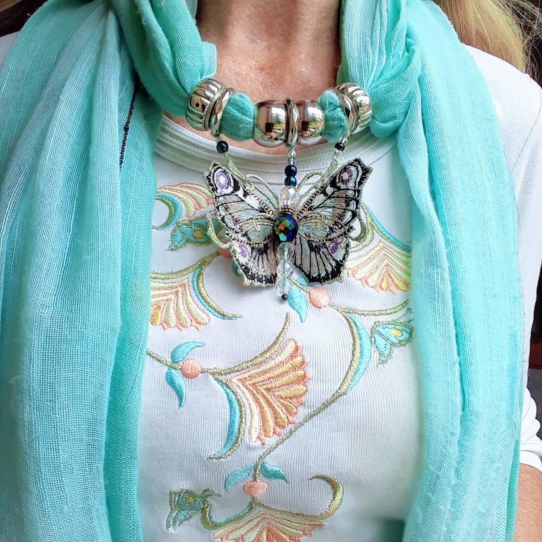 EmbroideredColl's tweet photo. #aprilalphabetchallenge day J for Jewellery, using #metallicthread & beads as embellishments my designs can take daywear into evening & have also been created to function as unique #brooches #textilenecklaces #earrings #corsages https://t.co/aJd2XsQrMh #UKGiftHour #Butterflies https://t.co/AwP1FQC6gk