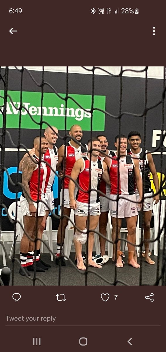 👏 love this 🔴⚪️⚫️ #TogetherWeRise #AFLHawksSaints