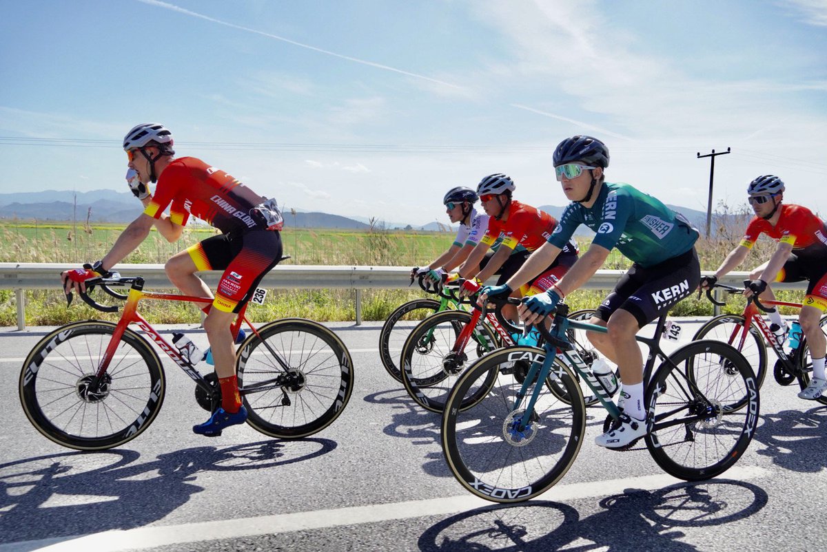 We’re halfway into the opening stage of the #TUR2022 with <a href="/Lucas_De_Rossi/">Lucas de Rossi</a> chewing away some rice cakes 👌

#ForGlory