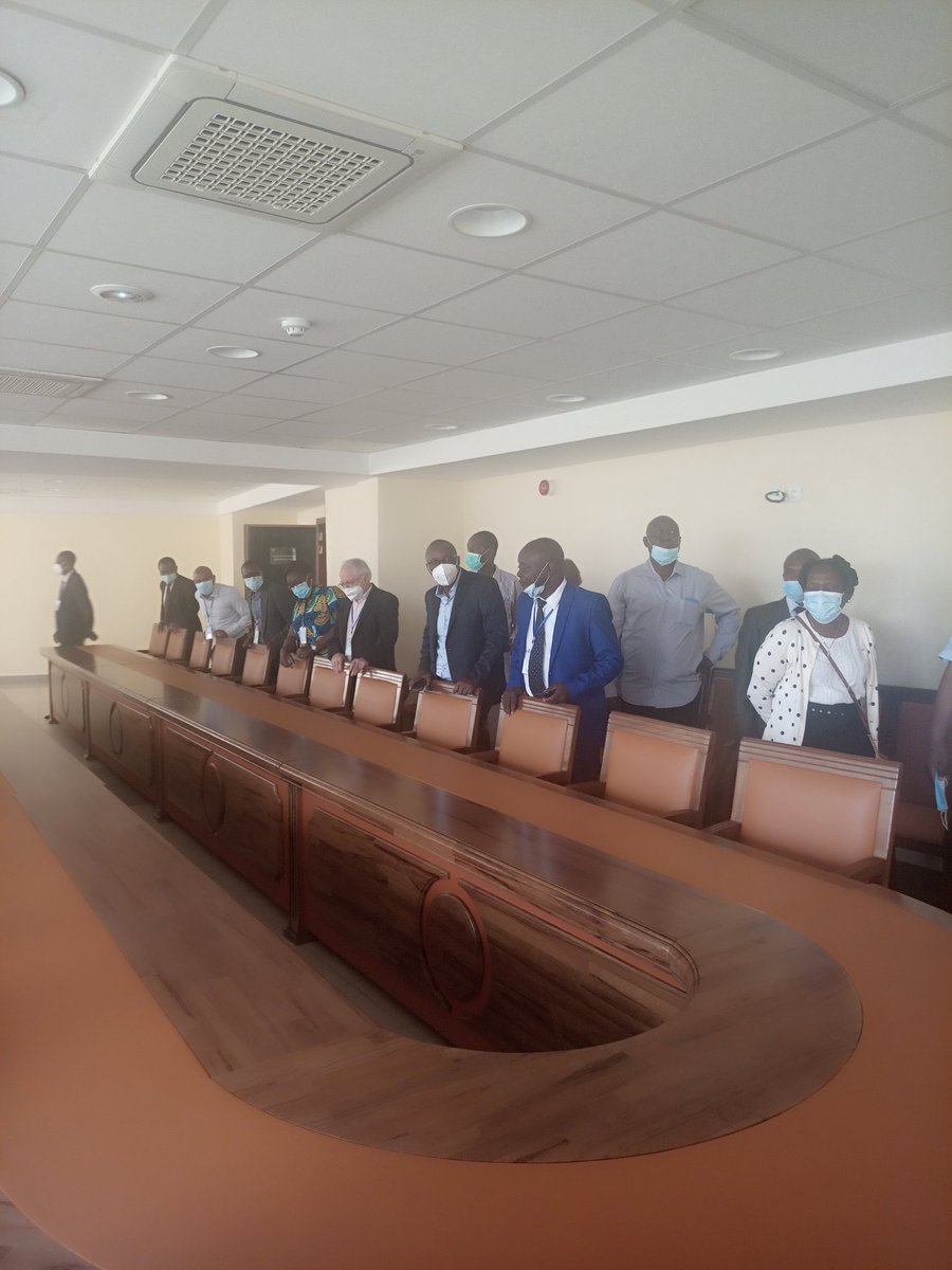 ins_cameroun's tweet photo. Les travaux de la 44eme Réunion du Comité de Direction d'Afristat se sont achevés le 9 avril 2022 par la visite de l'immeuble siège de l'INS Cameroun. Une infrastructure offerte par le Chef de l'État, S.E Paul Biya à la statistique camerounaise. #insee #afristat https://t.co/8mZ6XUAag0