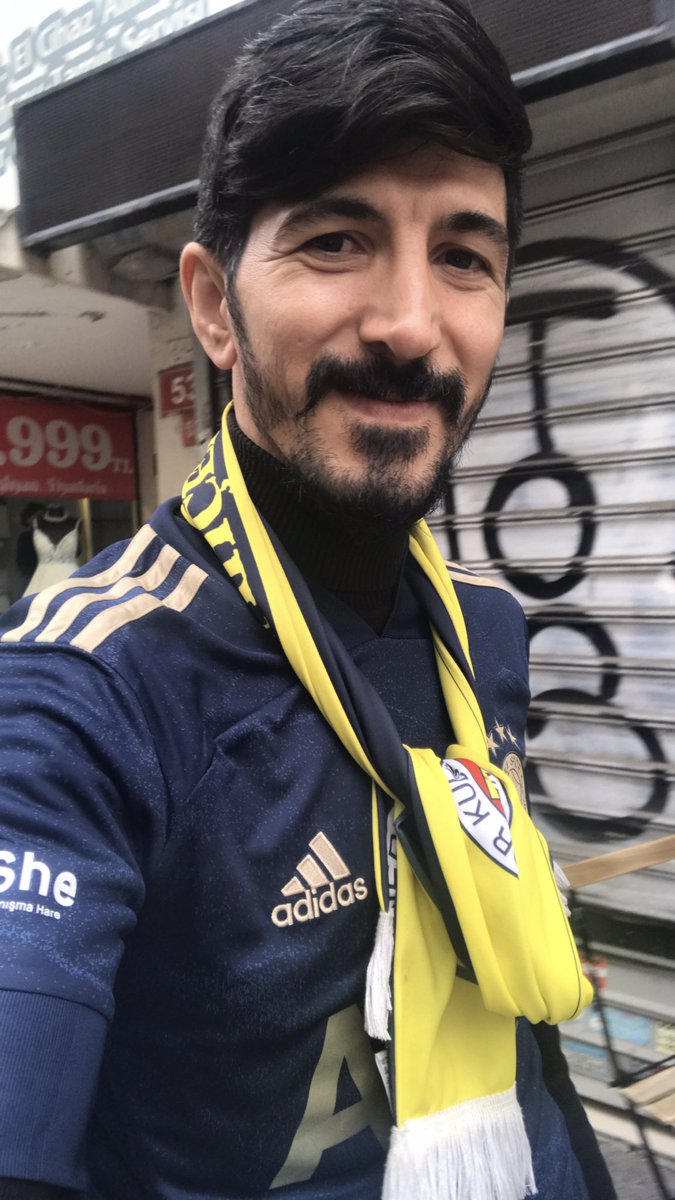 yaparrcemal's tweet photo. Hazırız Fenerbahçe’m💛💙#Fenerbahce #FBvsGS #derbi #FenerinMaçıVar https://t.co/HqEFNwUWs2