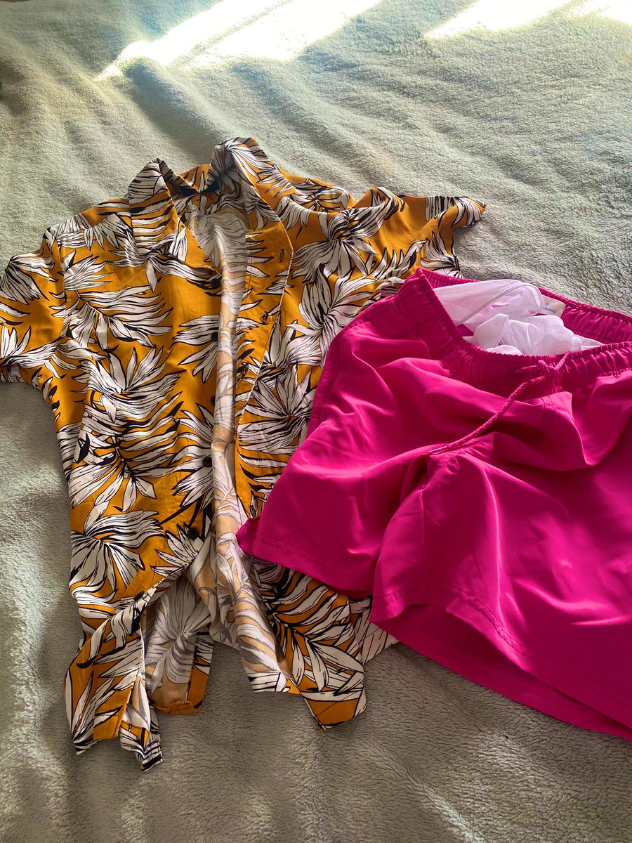 LazyJam's tweet photo. New shirt and swimmers for holiday 👌🕶 https://t.co/FV4zVRjIPV