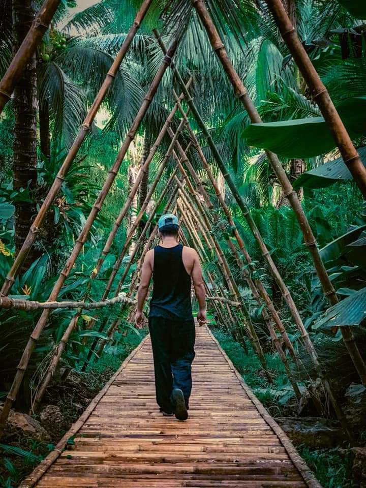 marcoadventure's tweet photo. I want to escape! But now now, still thinking the people who want to keep me even I'm showing  them too much authority ☺️ #WorkLifeBalance https://t.co/w5hIrQ4Dce