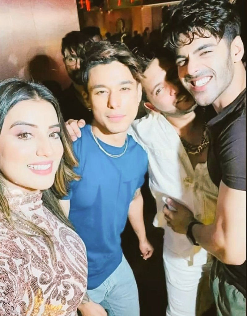 annaesthetic3's tweet photo. #PraSimNish with Akshara Singh 💕💕🤩

TU LAUT AA FT PRATIK KASHIKA https://t.co/NKRd7rJZxi