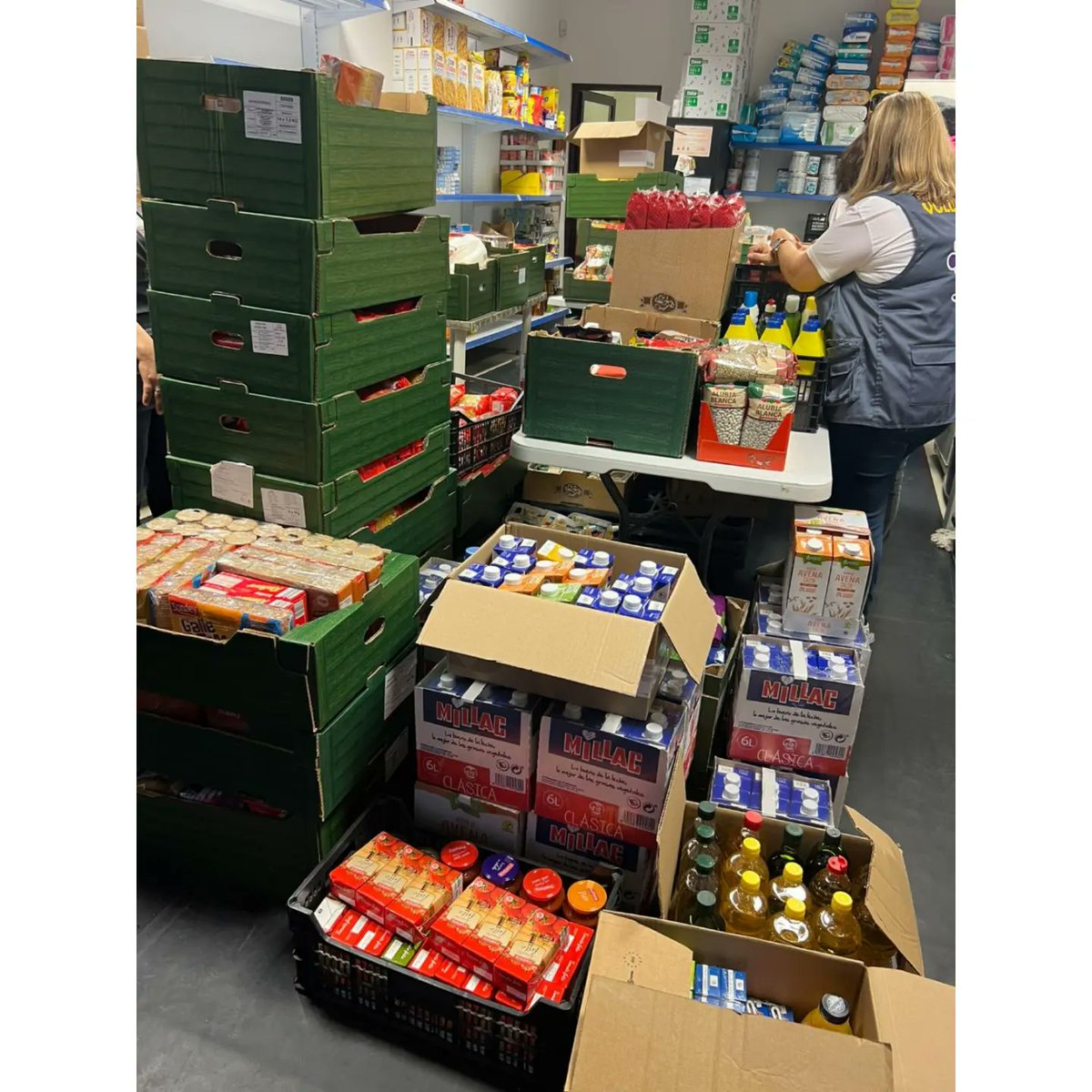 Este es el resultado de nuestra recogida solidaria en Lidl Chafiras y Lidl San Isidro junto a la Asociación Inclúyeme.

Más de 6.000 kilos de alimentos 🙌 ¡Seis mil gracias! ♥️

#fundaciónPedro #amigosdelaFundación #PedroRodríguez #asociacionincluyeme