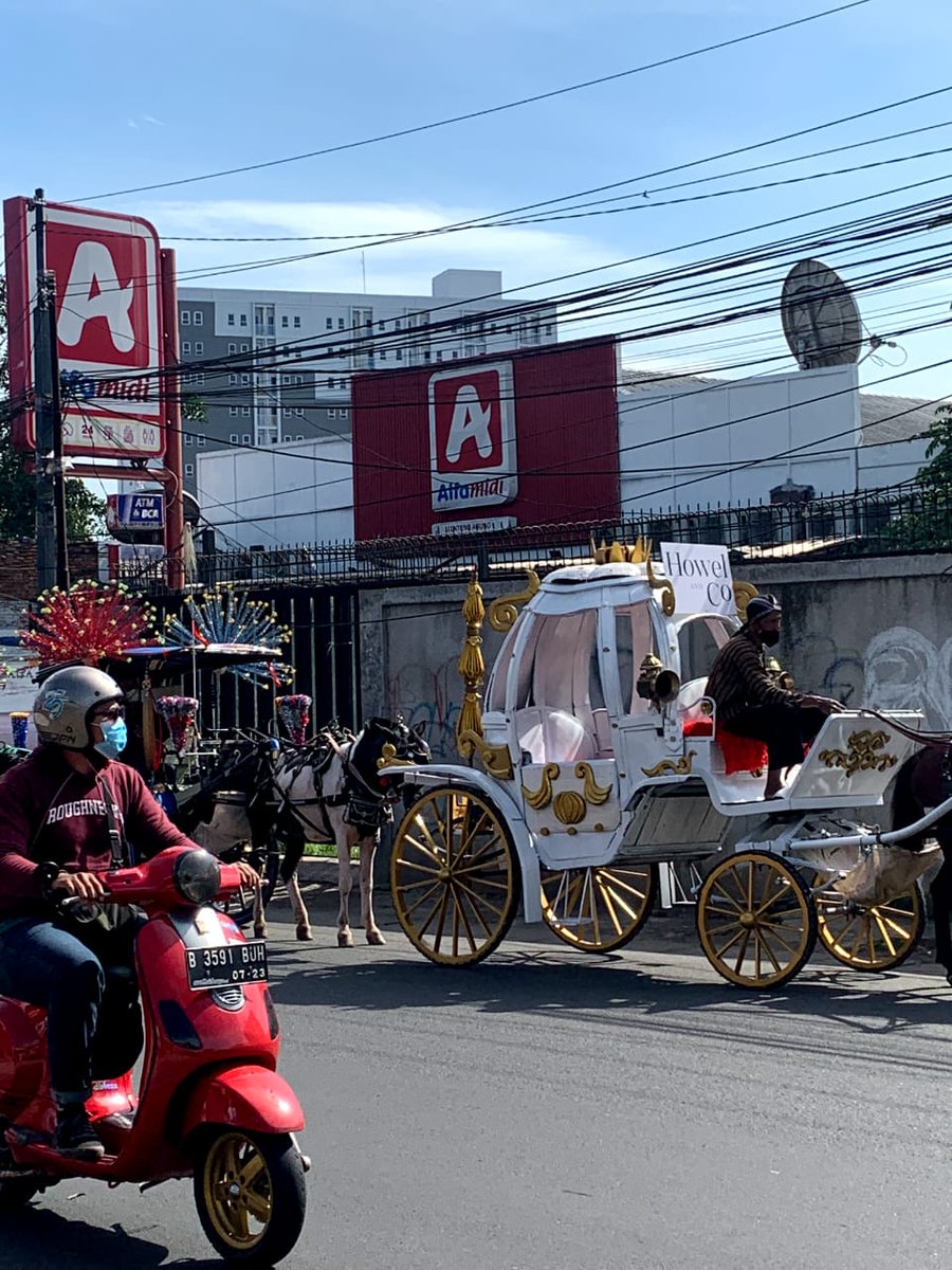 Wijisony's tweet photo. Kereta Kencana nya gemess bangett, nostalgia gak tuh😍 https://t.co/PKujMsxH4m