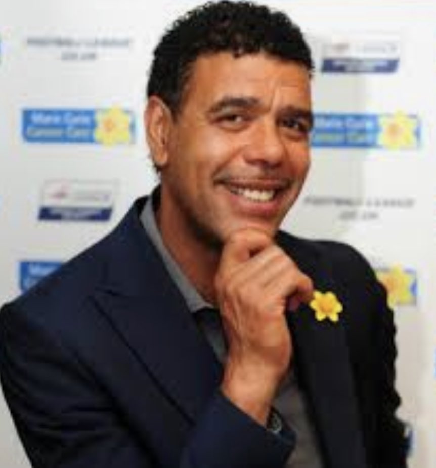 RPARLFC's tweet photo. Have you ever seen @chris_kammy &amp;  @batty_7 in the same room? I think not. 

Celeb spotting yesterday @Redwaters 

Nice to see @RPARLFC posterboy @batty_7 enjoying spectator life 🏉 

Wishing you a speedy recovery Batty, hope 2cu back in action soon 🔴🟢⚫️ #upthepio https://t.co/f6DV2nbqj8