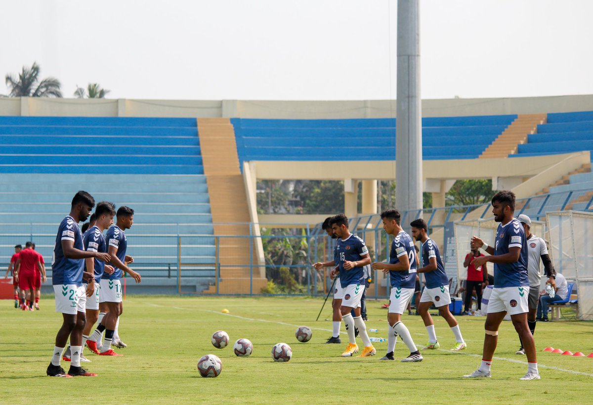 mumbaikenkrefc's tweet photo. Final touches before the game. ππͺ
#GoKenkre #KENCBFC
#AaplaKenkre #HeroILeague https://t.co/Yz7ubbHRH5