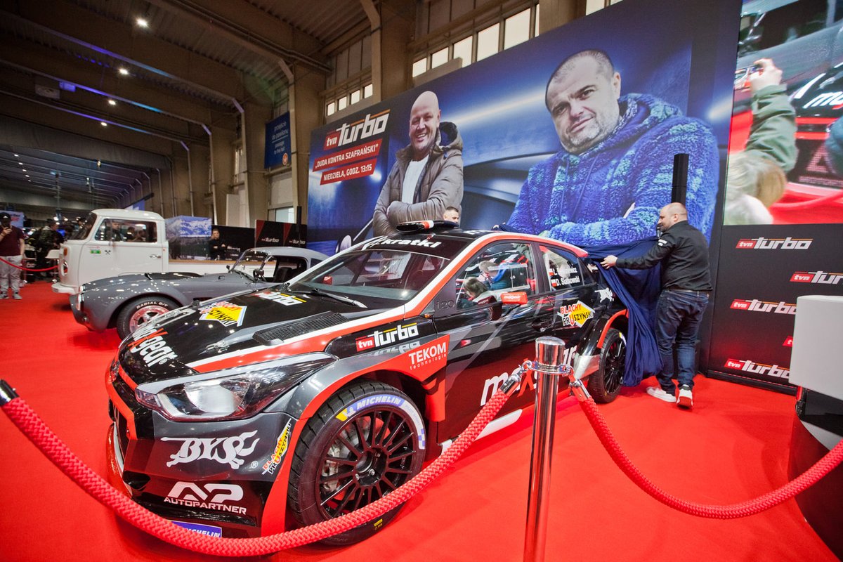 KibiceKubicy's tweet photo. Tymczasem na @PoznanMotorShow mocne akcenty motorsportowe... Nie przegapcie, dzisiaj ostatni dzień...

#MotorShow #Poznań @TeamORLEN @PKN_ORLEN #Verva #Platinum #Benzina @KubaPrzygonski #RedBull @ProkopOfficial #MPSports #JipoCars #ŁukaszByśkiniewicz @tvnturbo_turbo #BYŚ #MaxGear https://t.co/M8XL5YxmKB