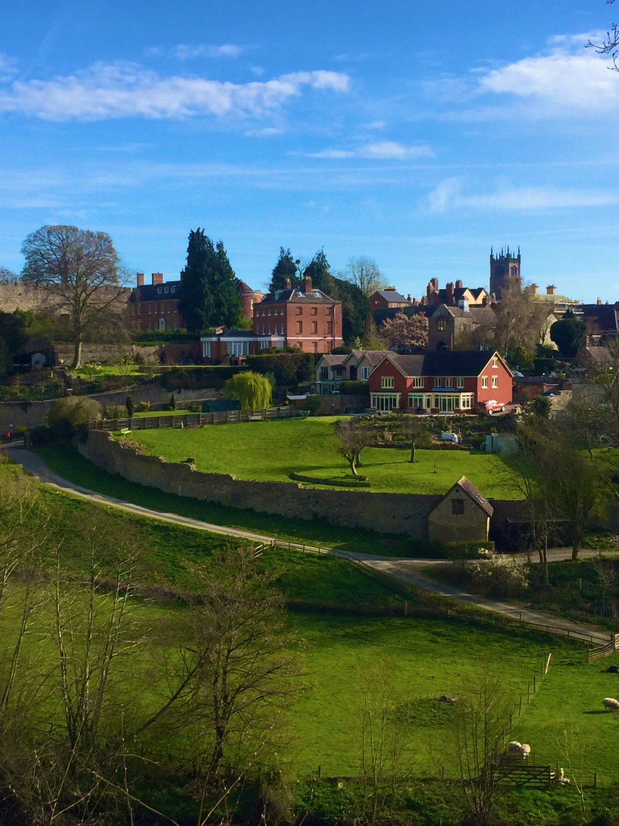 PatientAsPaper's tweet photo. Morning Twitter from beautiful #whitcliffe #ludlow #Shropshire https://t.co/qgROAUqbZT