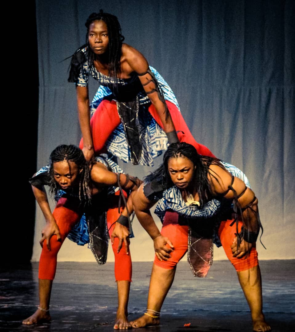 La compagnie Brin de Soleil présente :

Spectacle (pièce de théâtre #POKOU de #Dieudonné_Niangouna) 
Mis en scène par #Doris_Meli
joué à l'institut Français de Yaoundé à l'occasion de Francophonie le 22 Mars dernier.

#Amour #Travail #Partage