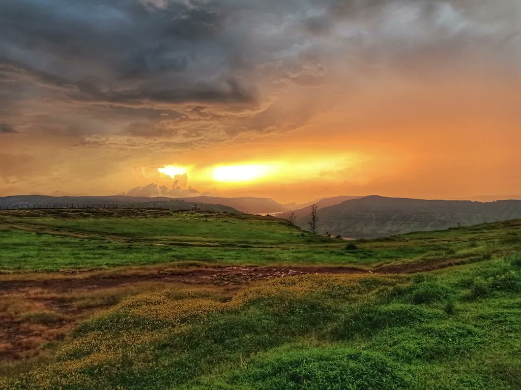 RavineHotel's tweet photo. Tableland in all its glory.. beautiful in the Monsoons and during sunset ♥️ ♥️ https://t.co/3T5ShEbu6u