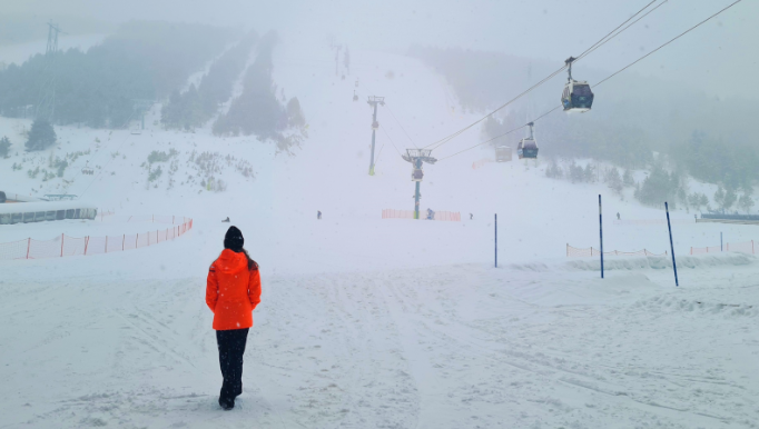 anefp_org's tweet photo. #FelizDomingo Esta #SemanaSanta disfruta con un #AutocuidadoResponsable de los deportes de invierno. ¡Queda poco para disfrutar de ellos! ⛷ https://t.co/bWJUb7IwlP https://t.co/RlIOJ6SLO2