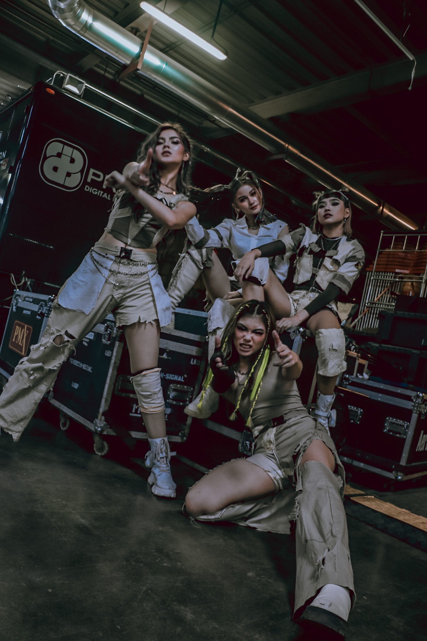 FP-R9Z4agAksVrU?format=jpg&name=large