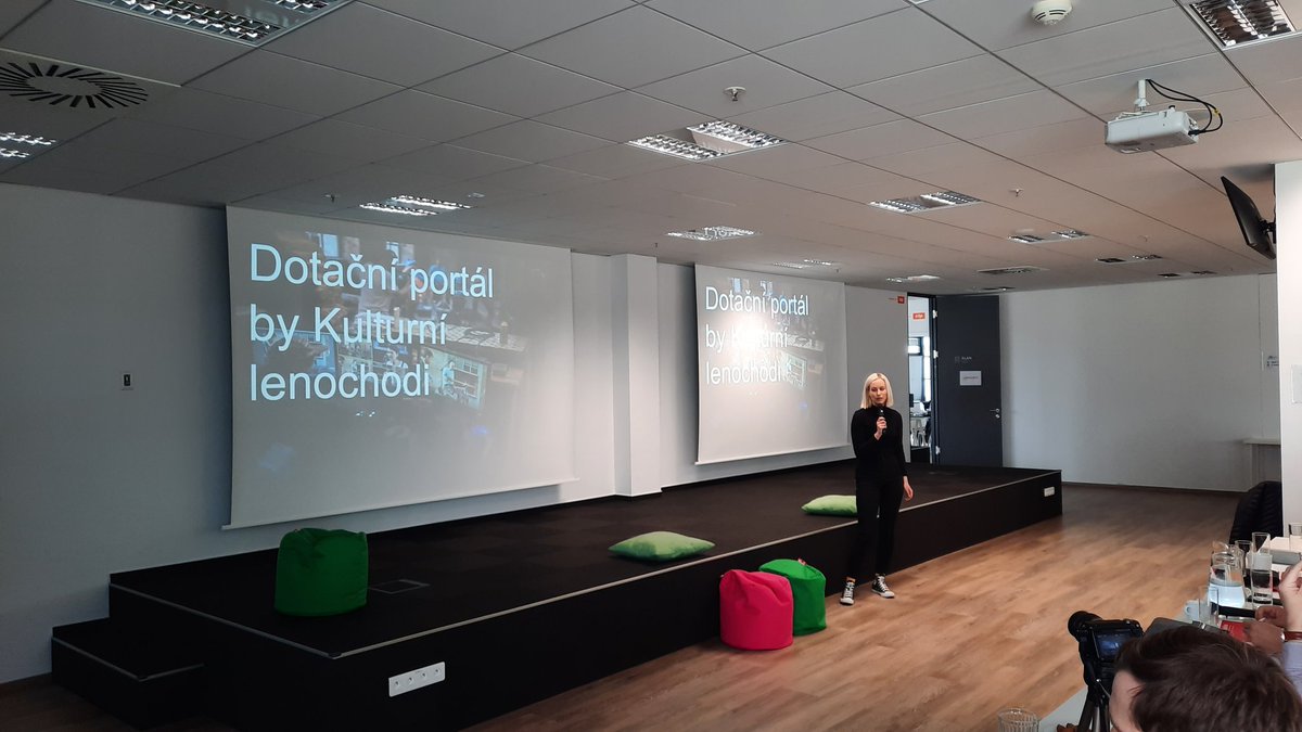 dataBrno's tweet photo. Jak zefektivnit poskytování dotací města @brnomycity prezentuje tým Kulturních lenochodů 
#HackujBrno https://t.co/K4tJ1amIZU