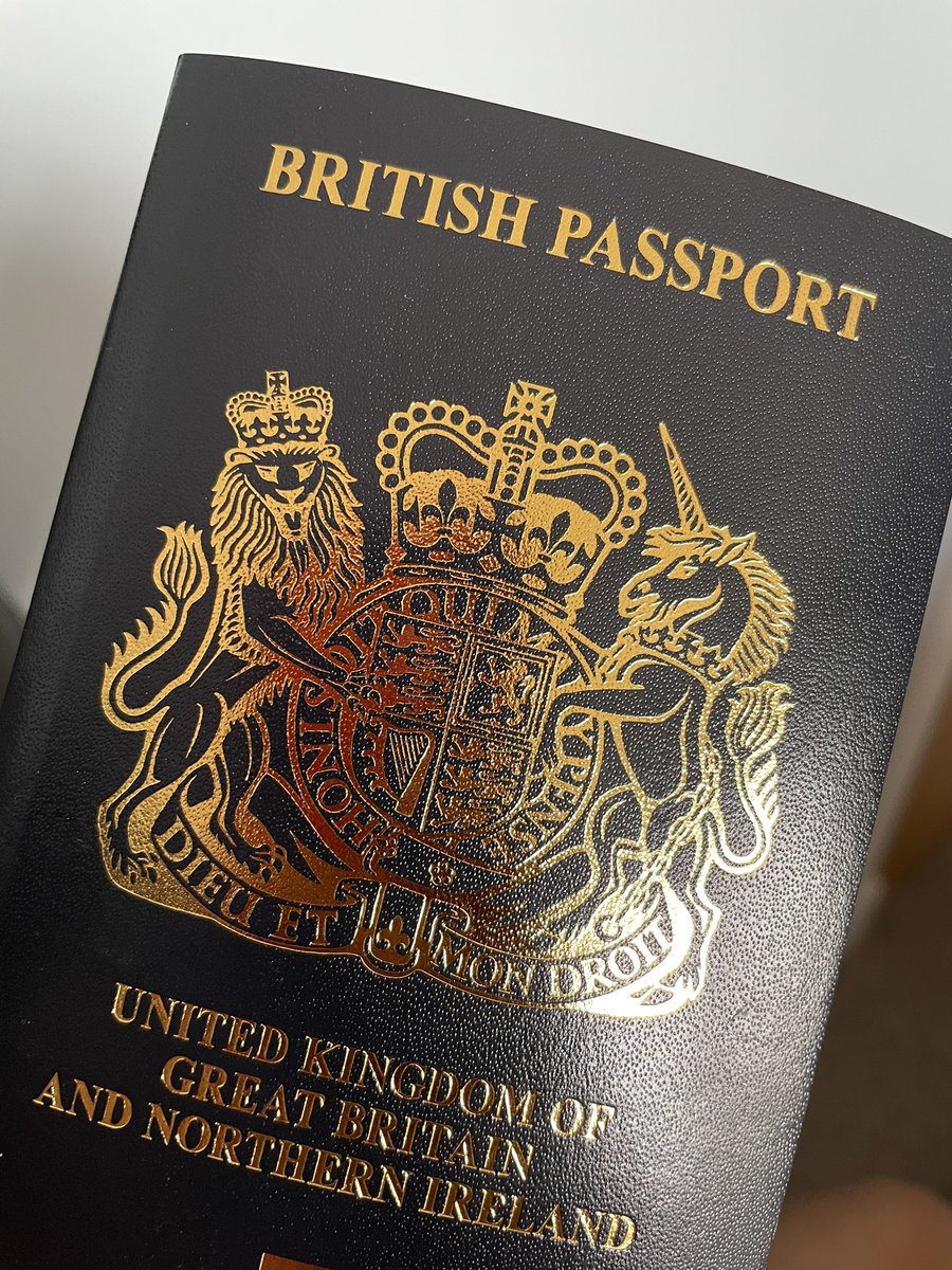 laikasnewlife's tweet photo. Took 5 days to process and get delivered to my door. To get the Kenyan one I almost took off my clothes in frustration hapo Nyayo house. As in I just stood there and cried. A passport is a basic necessity! https://t.co/V1UJUTZTdp