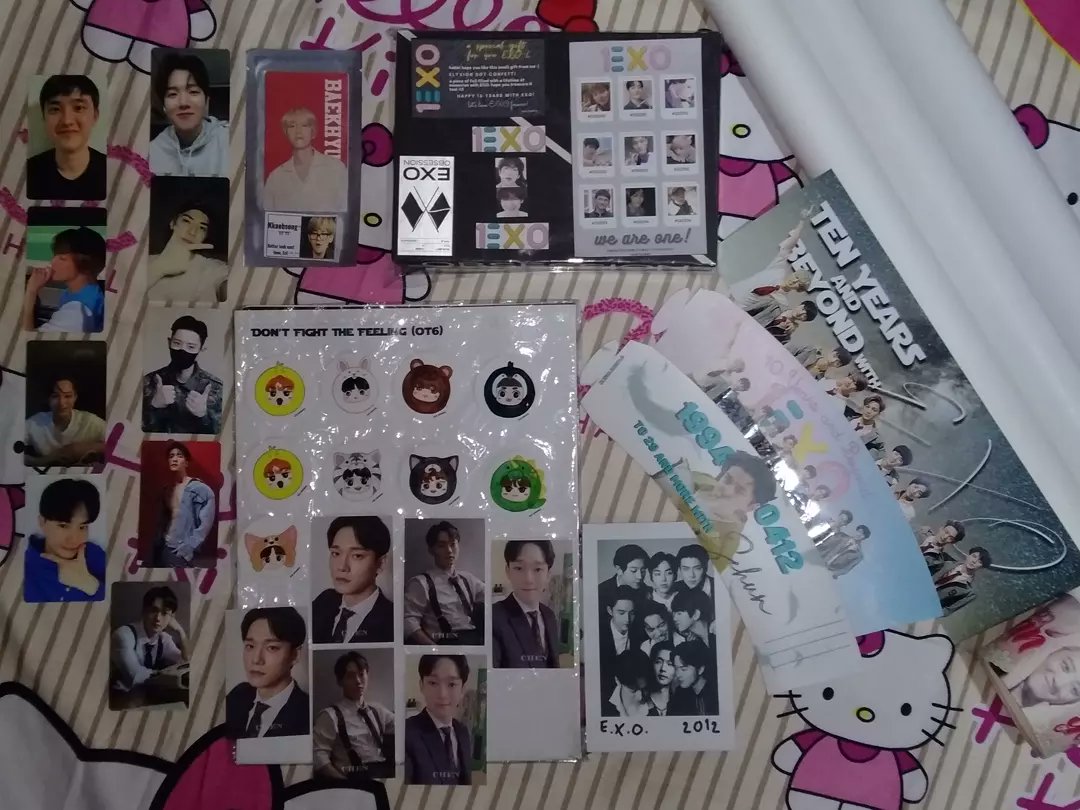sabbycosima's tweet photo. Super sulit ng bayad andaming freebies. Thank you ate @pengsoodoh sa binigay mong official poster tapos sa napanalunan mong official album. Ate @crayeollow thank you din po sa official poster na binigay mo.<3

#10andBeyondWithEXO 
@weareoneEXO https://t.co/T8LbhxZLag