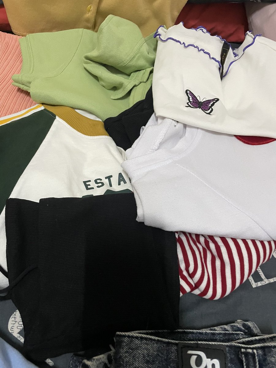 swagen43's tweet photo. โล๊ะๆ เสื้อ เดรส กางเกง กระเป๋า🥺💖                   มีมากกว่าในรูปน้าาา✨                       รี+ปัก ลด 5.-  ลงมืดๆน้า 20.30 งับ         ปักเยอะลงก่อน #ส่งต่อเสื้อผ้า #โล๊ะตู้เสื้อผ้า #ส่งต่อเสื้อผ้ามือสอง #ส่งต่อ #กระเป๋ามือสอง #เสื้อผ้ามือ2 #กางเกงยีนส์ https://t.co/A61HU3KcjP