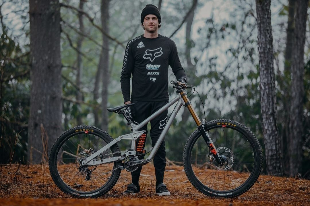 ProCyclingInfo's tweet photo. This is the men's #MTB #Downhill 2022 victories ranking till last March 31st
1.- @nekomulally 2 #AmauryPierron 2
3.- 1 victory: @G_Brannigan @Pottie_dh @LoicBruni
#MethasitBoonsane #ConnorFearon #PedroFerreira #MohamadNashari #DakotahNorton #GeorgiosKouzis #DanSlack #HaydenStead https://t.co/ooKfiCZOng