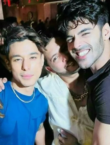Kriti_Maurya103's tweet photo. #PraSimNish after BB... 
Their late Night talks, and simbu ka poetry class with Nishu... maze aa jaate the...

Woh din bhi kya din!!🥺🥺🥺

#NishantBhat #PratikSehajpal #SimbaNagpal https://t.co/3fAQyPkNo7