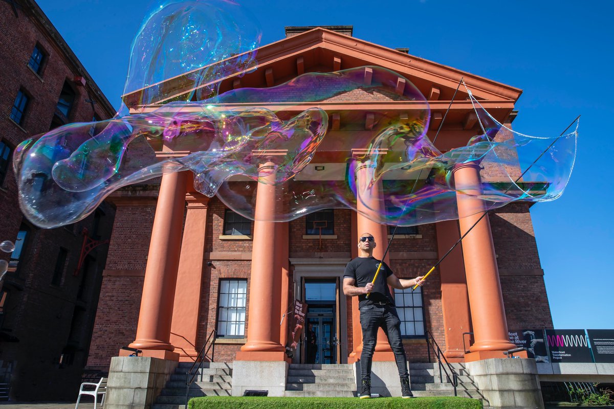 theAlbertDock's tweet photo. 💭 Meet Ray Bubbles! @GWR & @parisbubblesfr soap #bubbleartist who will be joining us at #RoyalAlbertDock this #Easter
Become a #bubblepeformer with our 𝗙𝗥𝗘𝗘 workshops where your little ones can learn some tips & tricks!
Book your spaces here > https://t.co/OV6KDA2llq https://t.co/Hcf3dVDlwN