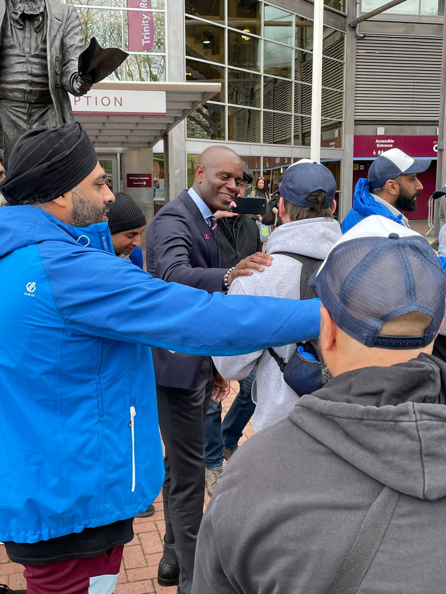 PunjabiVillans's tweet photo. A big thank you to @IanTaylor7 who graciously took time out to come and greet us at the finish line of the 120 mile hike. @PunjabiSpurs @EyeCanCharity #Legend #IT7
Donations:
https://t.co/TaOSk10JIm https://t.co/8OE9DaM6Uu