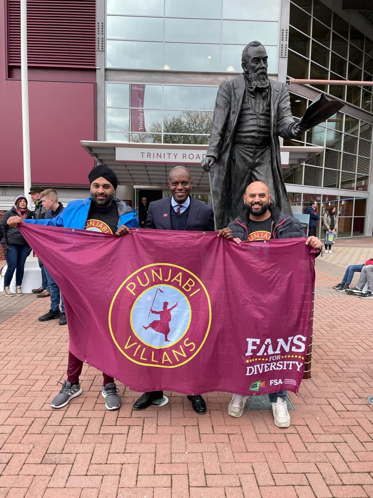 PunjabiVillans's tweet photo. A big thank you to @IanTaylor7 who graciously took time out to come and greet us at the finish line of the 120 mile hike. @PunjabiSpurs @EyeCanCharity #Legend #IT7
Donations:
https://t.co/TaOSk10JIm https://t.co/8OE9DaM6Uu