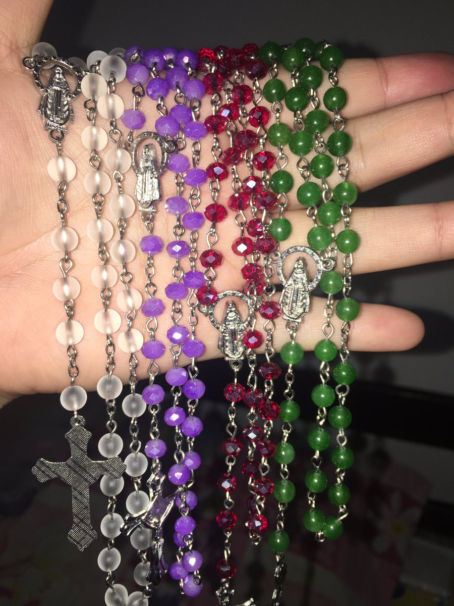 yourforeverVIP's tweet image. tipe orang yg seneng banget bikin pernak pernik sendiri. contohnya rosario ini awalnya bikin untuk sendiri tapi temen lihat &amp;amp; minta dibuatin, temen lain minta dibuatin juga, abis itu sodara juga, akhirnya sekarang rutin buat untuk dijual (bisa aja kepikiran ngecuanin ini itu 😩)