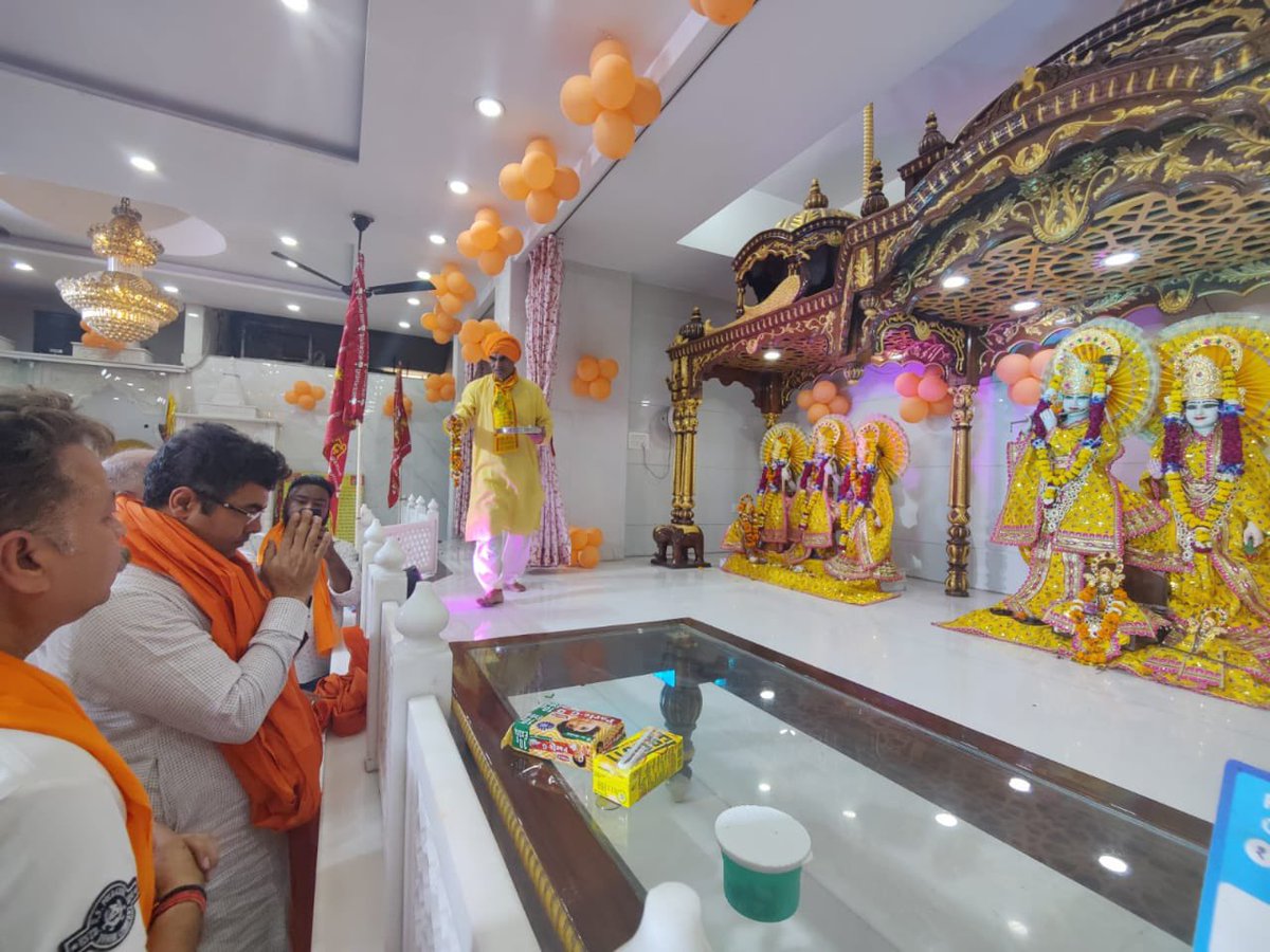 p_sahibsingh's tweet photo. पावन पर्व रामनवमी के अवसर पर पश्चिमी लोकसभा क्षेत्र के सनातन धर्म मंदिर चौखंडी में निकाली गई भव्य शोभा यात्रा में सम्मलित होने का सौभाग्य प्राप्त हुआ। 
प्रभु श्रीराम सभी का कल्याण करें। https://t.co/WKtoH0NV4j