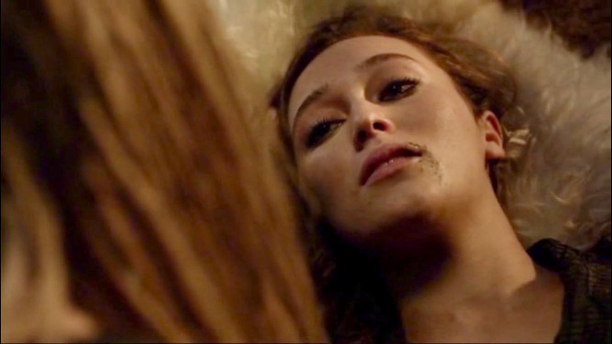 Minielv23's tweet image. It looks like bly manor but feels like Lexa. Too familiar with the pain in 307 and it felt exactly the same. We got everything we wanted in the episode and then stripped away just like that. #killingeve