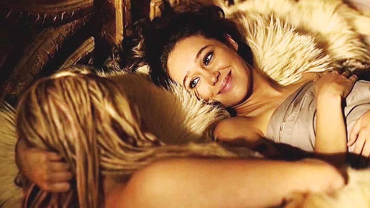 Minielv23's tweet image. It looks like bly manor but feels like Lexa. Too familiar with the pain in 307 and it felt exactly the same. We got everything we wanted in the episode and then stripped away just like that. #killingeve