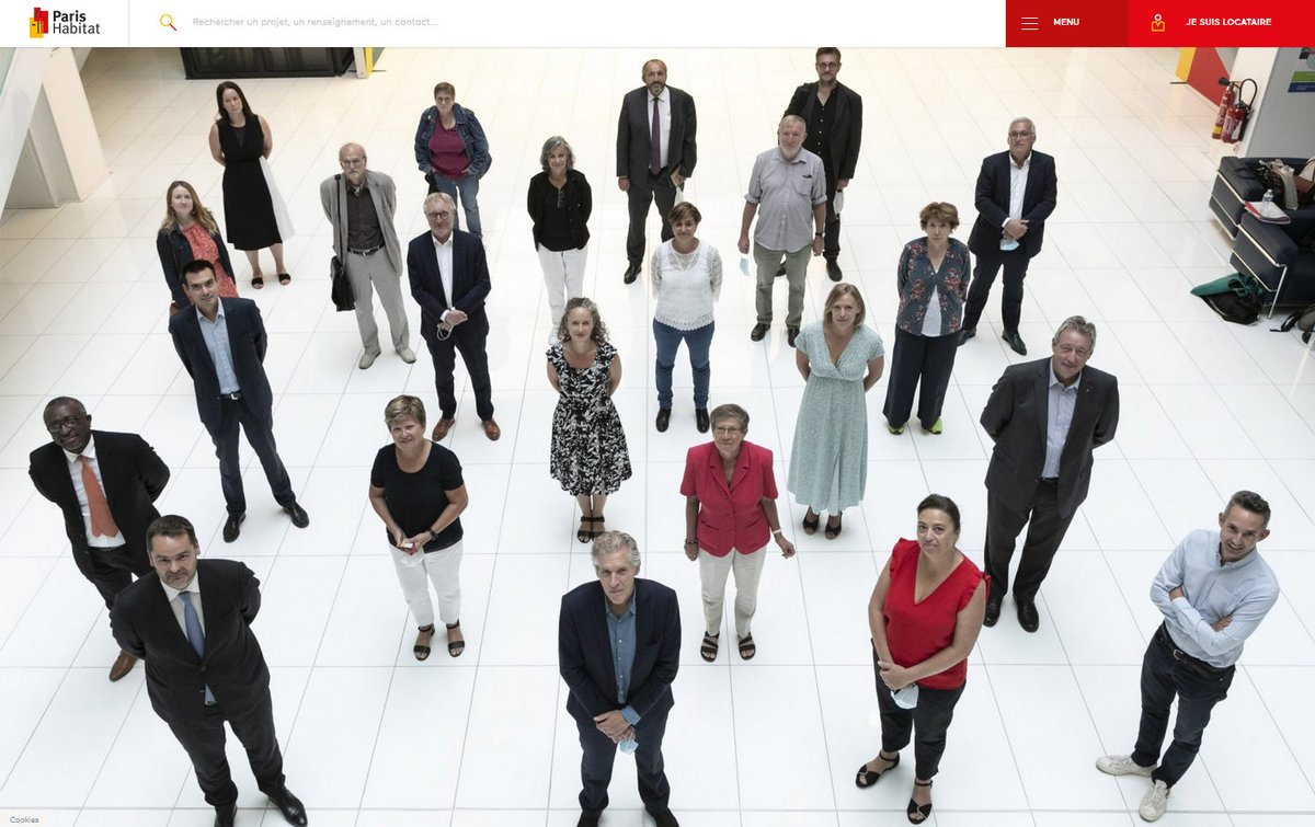 Promenade dans les halls et pieds d’immeubles de <a href="/Paris_Habitat/">Paris Habitat</a> à la Goutte d’Or <a href="/Paris/">Paris</a> #Paris18 <a href="/mairie18paris/">Mairie 18 Paris</a> cavegouttedor.wordpress.com/2022/04/10/par… 
Ill. © Paris Habitat: Look up/Dont look up. Les dirigeants de l'OPH auraient-ils la tête trop en l’air pour surveiller leurs pieds d’immeubles?