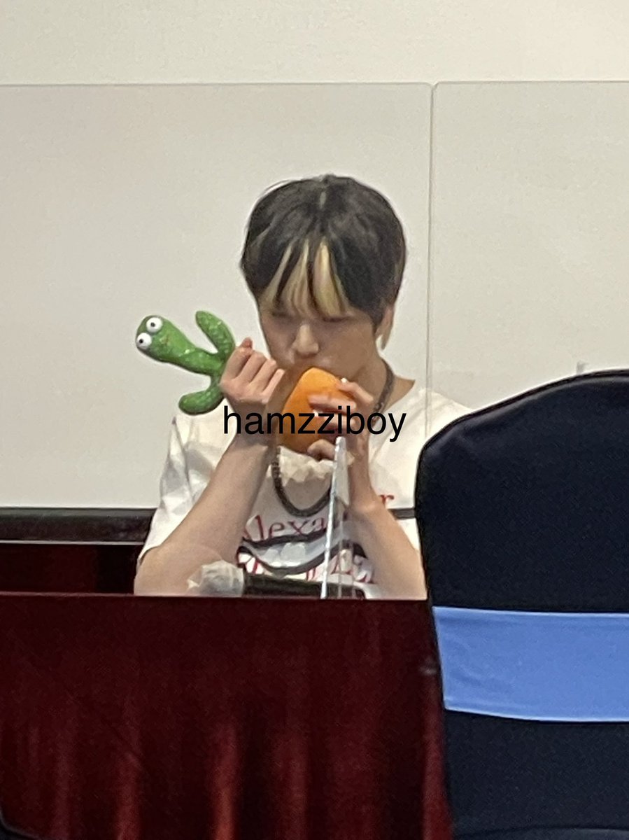 hamzzziboy's tweet photo. 말하는선인장 접신중 https://t.co/E1hbE2ghRt