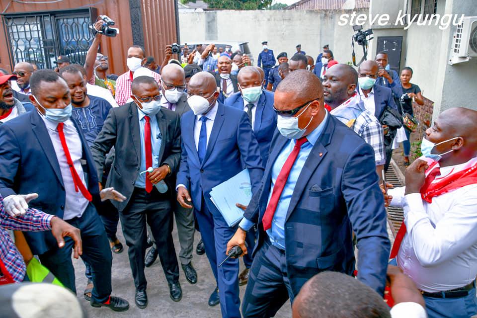 AgapaoDaniel's tweet photo. Depuis le 08/04/2020 jusqu'aujourd'hui sa fait #2ans et #2jr L'Hon @VitalKamerhe1 #accumule_linjustice, dun grpe des gens,
ns #continuions a faire confiance à ntres #justice jusqu'à son #aquitiment_total #LINFATIGABLE_SG
@BillyKambale1
@Bibishe6 @JolMongu2 https://t.co/dkgSSKoWIa
