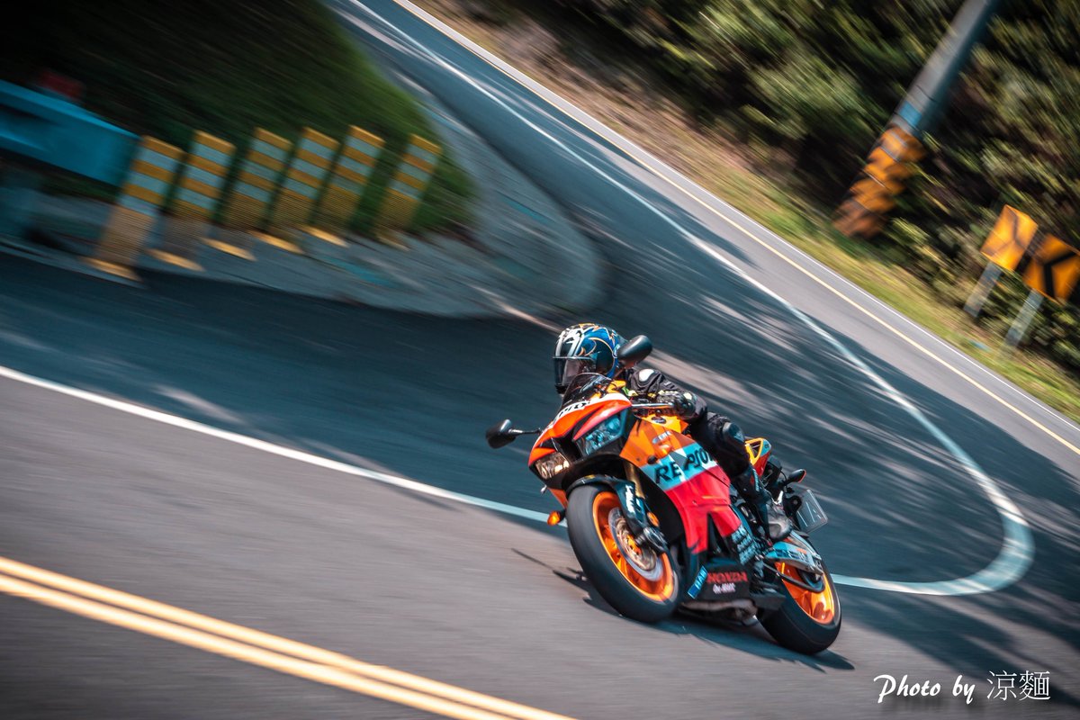 aoke86's tweet photo. 哈哈哈哈哈
好久沒拍了
#Honda #cdr600rr #ride #panning #追焦 #sportbike #五指山風景區 #sony #sonyalpha #a6000 https://t.co/CH48dUe9Oq