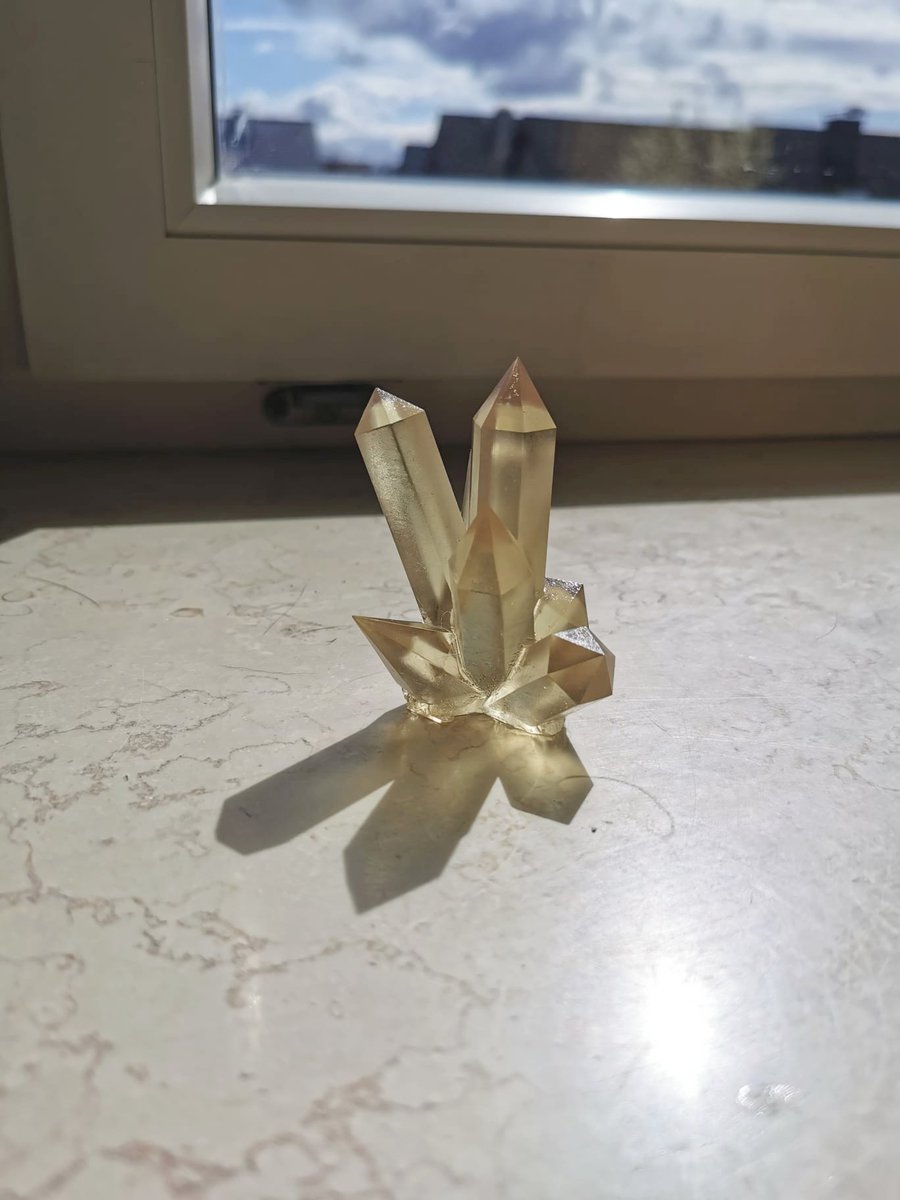 FireFly3DPrints's tweet photo. We've tested some transparent resin 🤔
#FireFly3Dprints #3Dprinted #elegoo #resin #ocarina #zelda #crystal https://t.co/3wwU1eD3Es