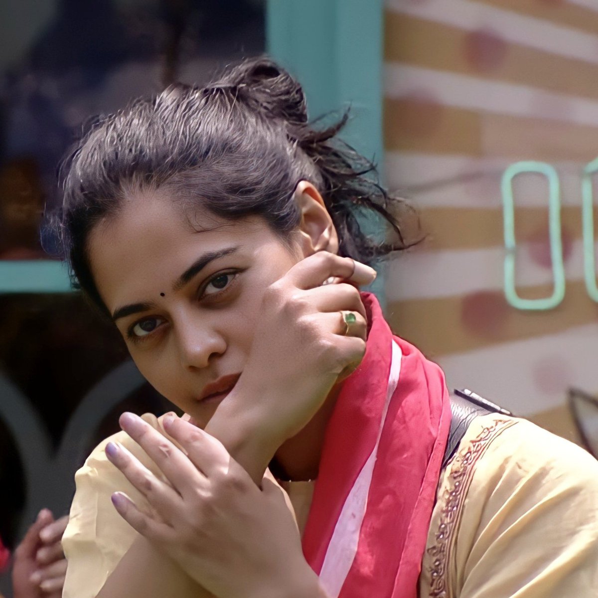 Awerangy's tweet photo. Inside the house #BinduMadhavi ki, outside Bindu fans ki no competition anthe. Unique and strong. 💯💥

#ShowStealerBindu https://t.co/gdNROvKe6R