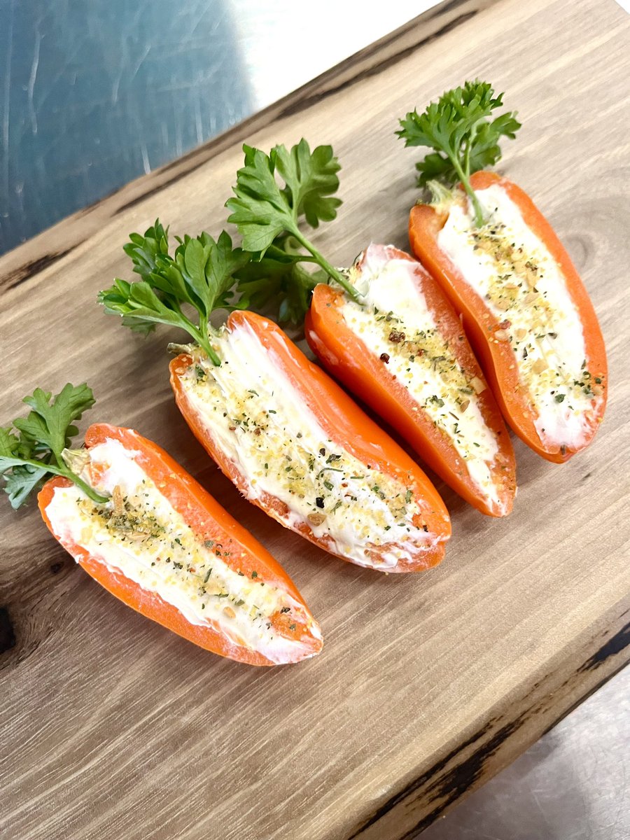 Don’t forget to pre-order your #Easter weekend snacks, #Ottawa! Check out our at-home catering packages designed by group size. We’ll take the pressure off hosting this year! And we deliver 🚗

goodgrazes.ca/collections/at…