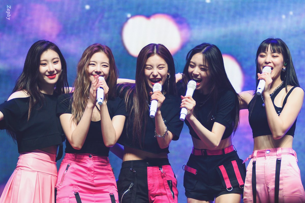 220409 ITZY 1st Fan Meeting

#ITZY #YEJI #LIA #RYUJIN #CHAERYEONG #YUNA

📂bit.ly/3jqc6Sm
📂bit.ly/3jqFjfI
📂bit.ly/38utl2s
