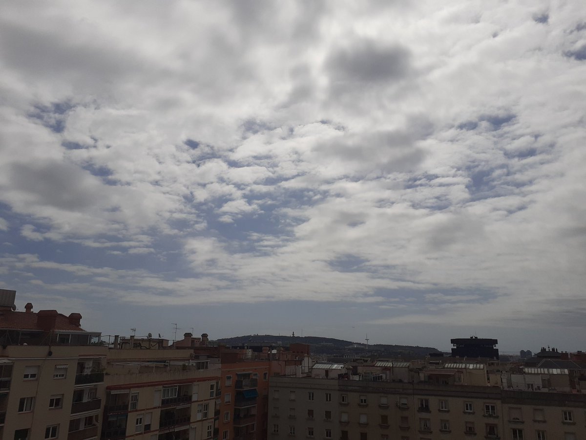 Miqueto2013's tweet photo. Cel de Barcelona ara mateix 🙂 https://t.co/PgBGq4TXRO