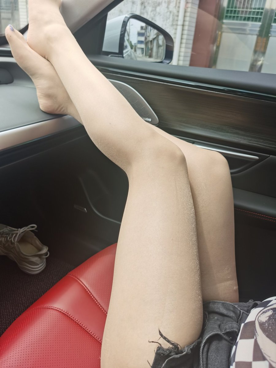 MagicBody6's tweet image. 丝袜的季节，居然破了，有没有赞助丝袜的