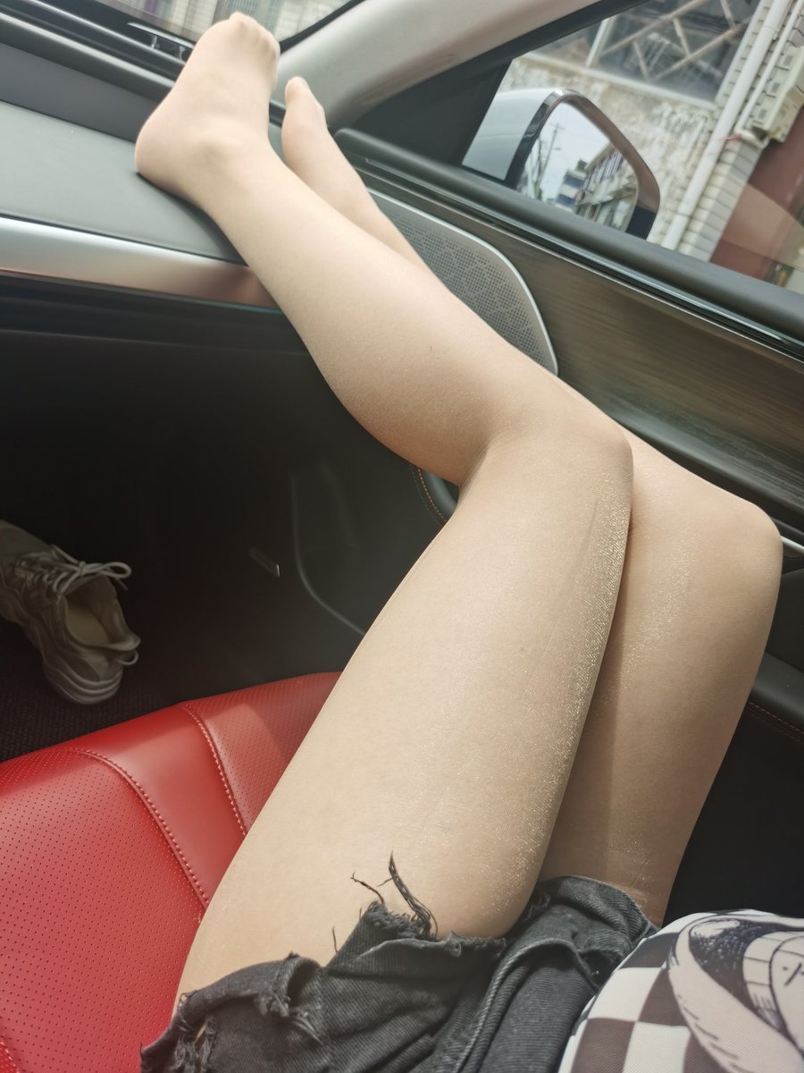 MagicBody6's tweet image. 丝袜的季节，居然破了，有没有赞助丝袜的