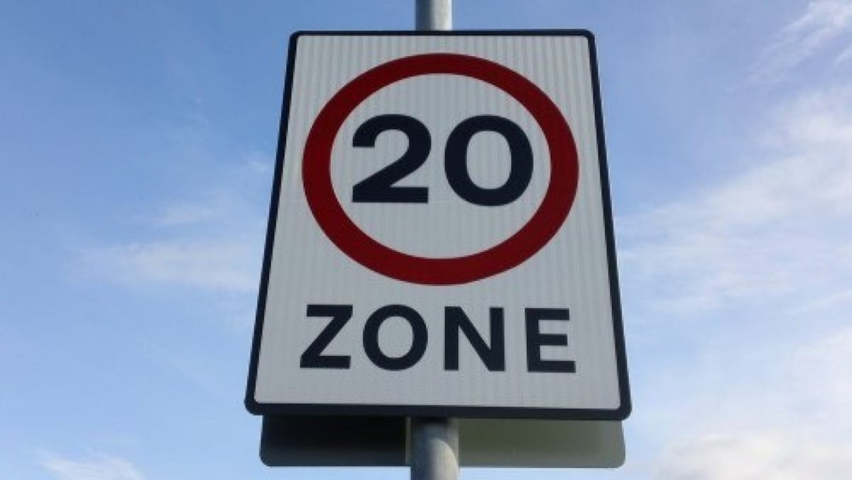 For information of motorists, Irwell Rd is 20mph.

Please slow down.

#20means20
#Fatal5
#StaySafe