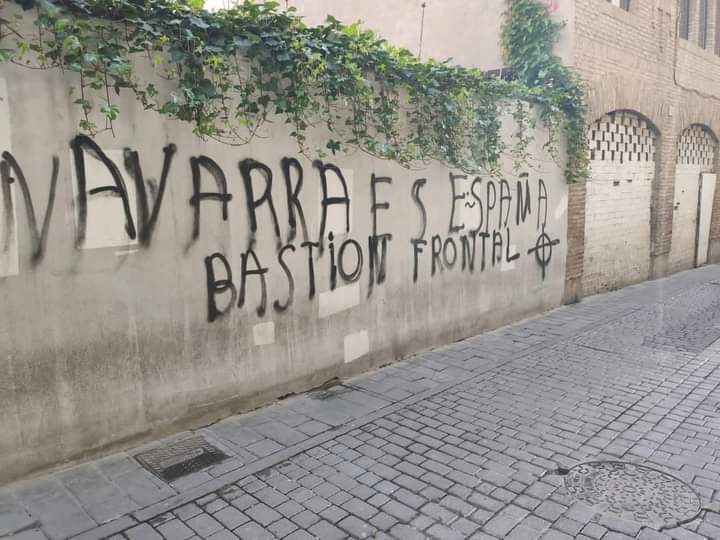 AlexTuitero's tweet photo. Buenos días, tudelanos! Menudo jaleo están armando con la pintadica... A ver, si no se mete conmigo, NO PASA NADA. Estos mocetes solo dicen verdades y no me comparan con nadie, que eso sí que es intolerable. Así que ajo y agua, rojillos!
#alexdice #alexsentencia #mocetes  #jajaja https://t.co/aH0kgAaGev