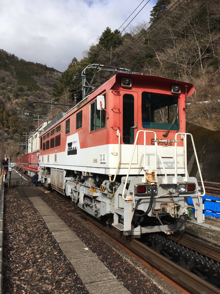 inujima574_575's tweet photo. ちょっと前に大井川鐵道のアプト式に乗りました。ゴトゴトよき旅路。
アプト式は皆川亮二の漫画『D-LIVE!!』を読んでから、いつか乗ってみたいって思ってたから念願叶いました。※漫画の舞台は碓氷峠。 https://t.co/59vfcV0353