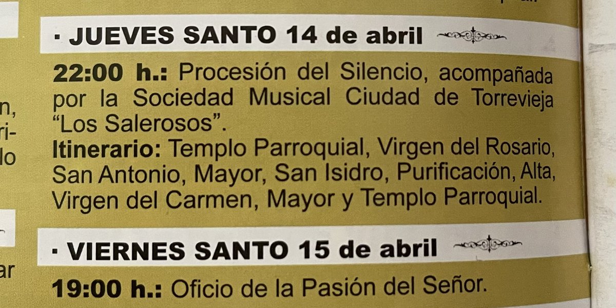 Expectante por observar a “los salerosos” en la #procesion del Silencio del #juevessanto en <a href="/turistorrevieja/">torrevieja</a>